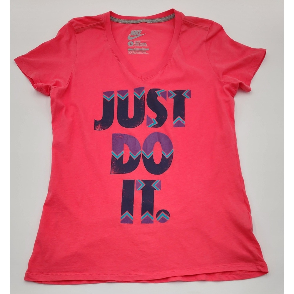 Nike T-Shirt Womens Large Coral Just Do It Slim Fit V-Neck Graphic Tee EUC